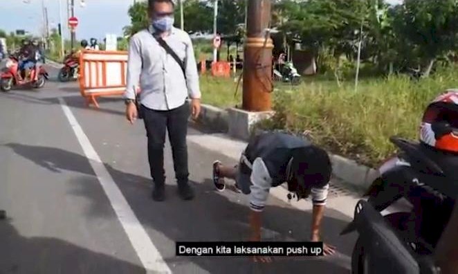 Penegakan Disiplin di Surabaya, Tak Bermasker, KTP  Disita, Disuruh Push Up