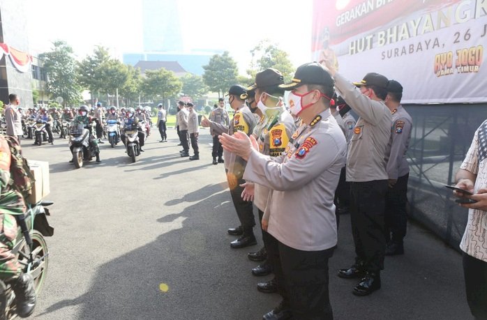 Peringati Hari Bhayangkara, Polda Jatim Bagikan Ribuan Paket Sembako