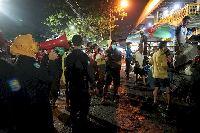 Pemkot Surabaya Gencar Tertiban Penggunaan Masker di Pasar Mulai hingga Dini Hari 