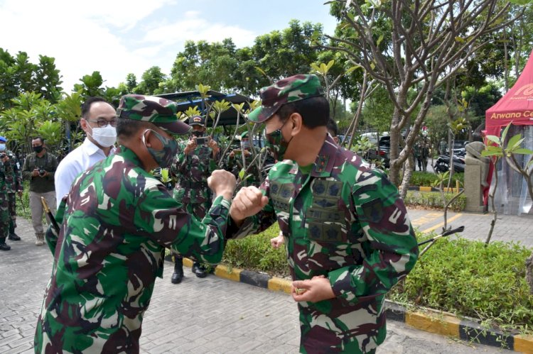 Pangdam V Brawijaya Ingatkan Protokol Kesehatan di Pabrik Keramik