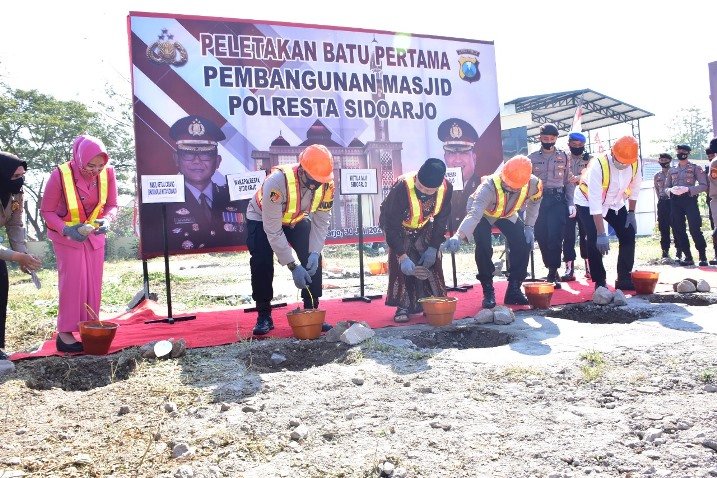 Polresta Sidoarjo Bangun Masjid