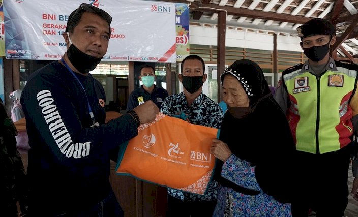 Warga Kurang Mampu di Tuban Dapat Bantuan dari BNI