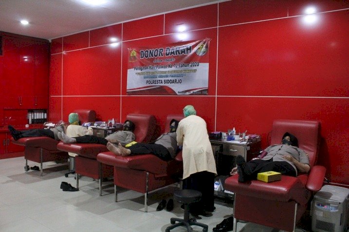 HUT ke-72, Polwan Sidoarjo Donor Darah