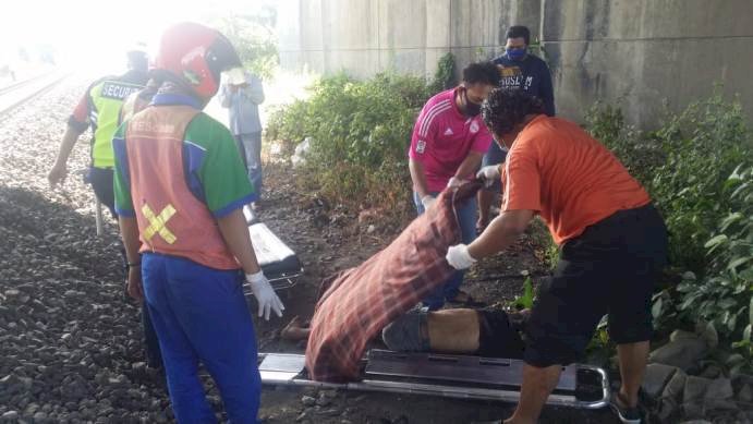 Mr X Tewas Tertabrak KA di Bawah Jembatan Layang Trosobo