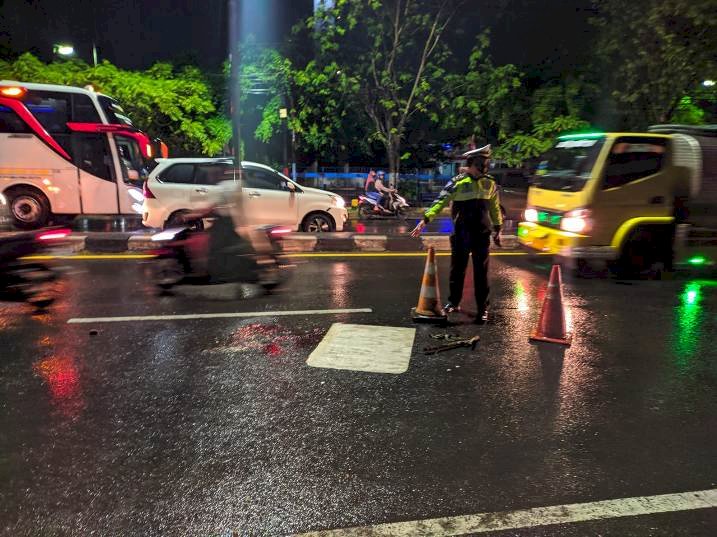 Berboncengan, Tewas Ditabrak Truk di Jalan Raya Gilang