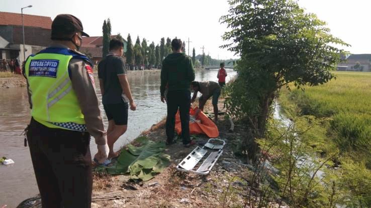 Mandi di Sungai, Jadi Mayat