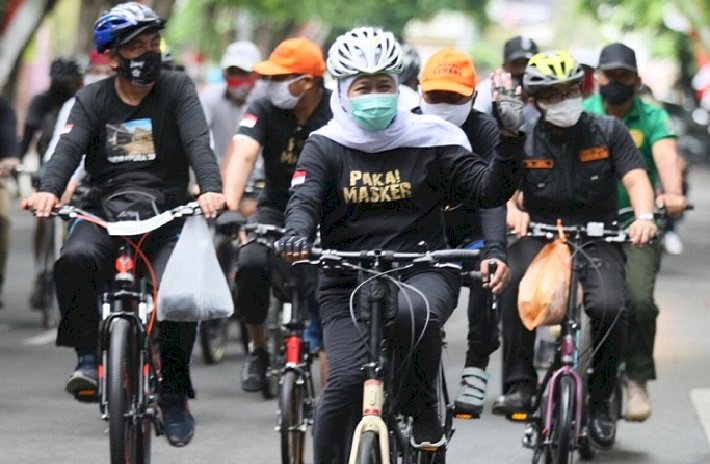 Berkaos 'Pakai Masker' Gubernur Khofifah Gowes Galakkan Protokol Pencegahan Covid