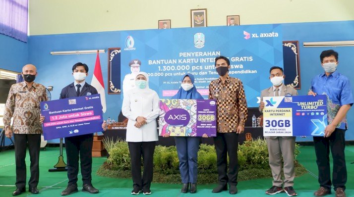 XL Axiata dan Pemprov Jatim Salurkan 1,3 Juta Paket Data Gratis untuk Pelajar