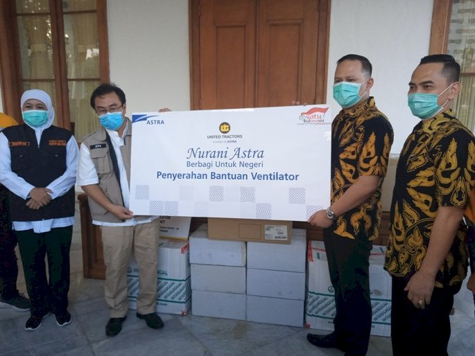 United Tractors Serahkan 8 Ventilator untuk Pemprov Jatim