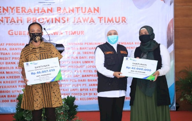 Ringankan Beban, Gubernur Khofiah Serahkan BSU dan Manfaat Program BPJS Ketenagakerjaan