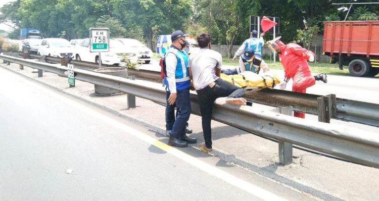 Tabrak Bak Truk, Sopir Ini Tewas Seketika