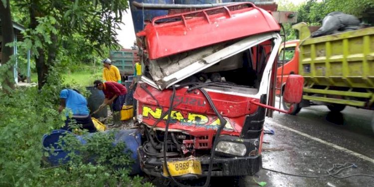 Diduga Sopir Ngantuk, Truk Hantam Dua Kendaraan