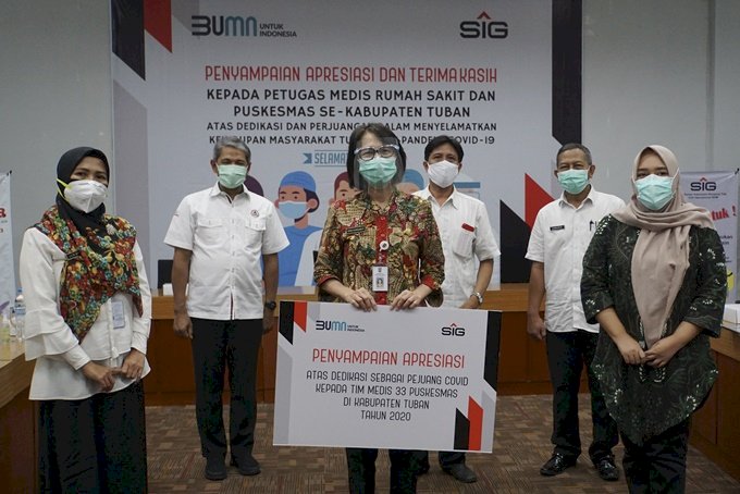 SIG Serahkan Bantuan untuk Tenaga Medis RS dan Puskesmas di Tuban