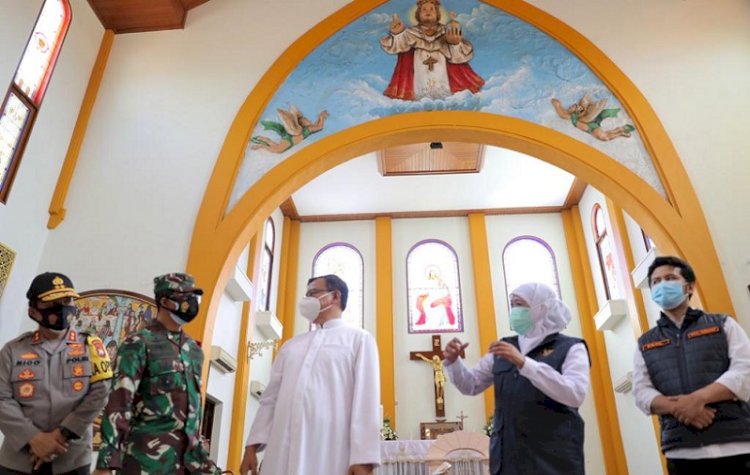 Forkopimda Jatim Kunjungi Gereja, Khofifah: Pastikan Keamanan dan Penerapan Prokes