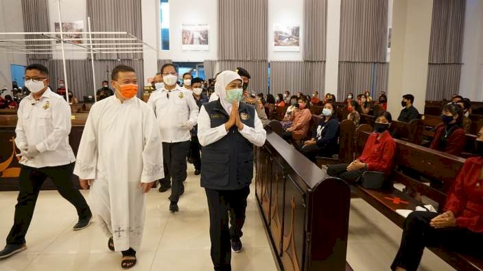 Khofifah Kunjungi Gereja Santa Maria Sidoarjo