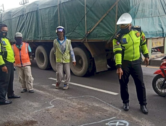 Diserempet Mira, Pemotor Tewas di  Jalur Tengkorak Krian