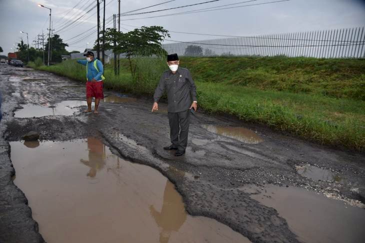 Langganan Rusak, Jalan akan Dibeton Semua