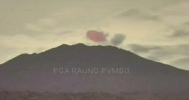 Asap Vulkanik Gunung Raung Terus Menyembur