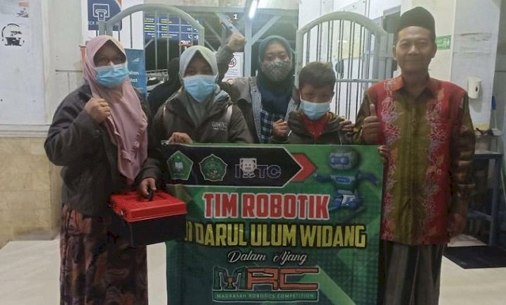 Dua Siswa MI Darul Ulum Widang Losos Final Kompetisi Robot Tingkat Nasional