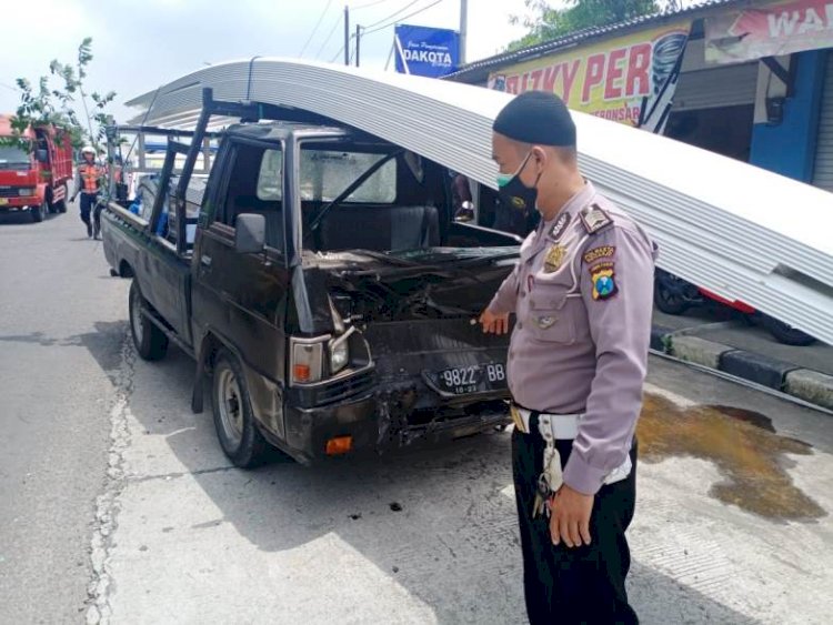 Hindari Jalan Berlubang, Motor Tabrak Pick up Hingga Ringsek