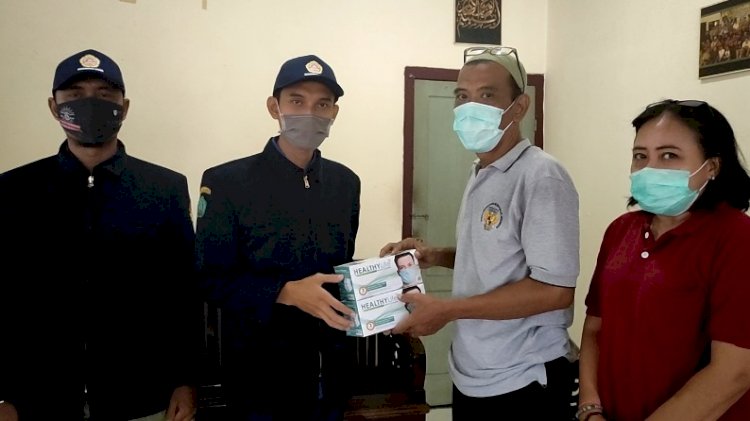 Peduli Kesehatan Jurnalis, Karang Taruna Krian Bagikan APD