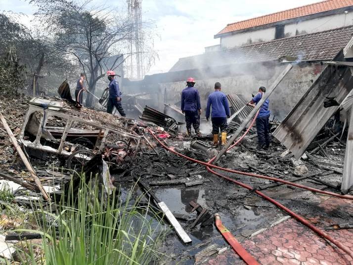 Warung dan Tambal Ban Ludes Terbakar