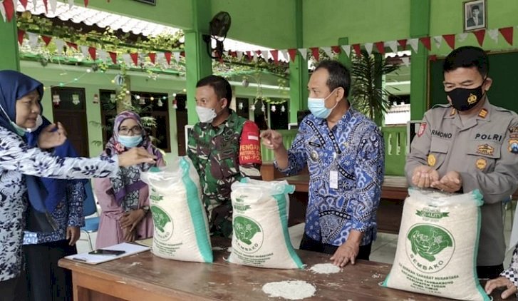 Beras BPNT Tuban Didistribusikan, di Tambakboyo Diawasi Ketat dan Layak Edar 