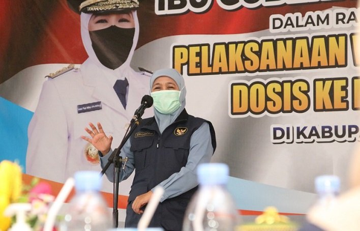 Gubernur Tinjau Vaksinasi Tahap Dua  di Lamongan, Khofifah: Vaksin Datang Bisa Running