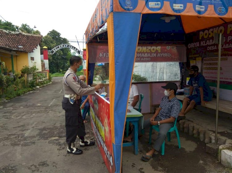 Anggota Polres Bondowoso Sukses Bebaskan Warga RT 14 Kecamatan Klabang dari Covid-19