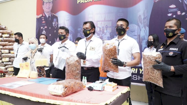 Polisi Ungkap Pabrik Krupuk Berbahan Kimia Berbahaya