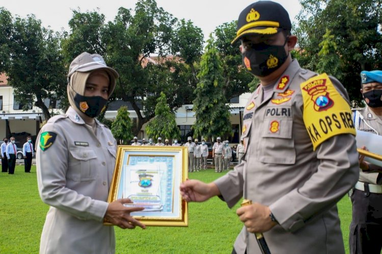 11 Personel Polres Jombang Terima Penghargaan