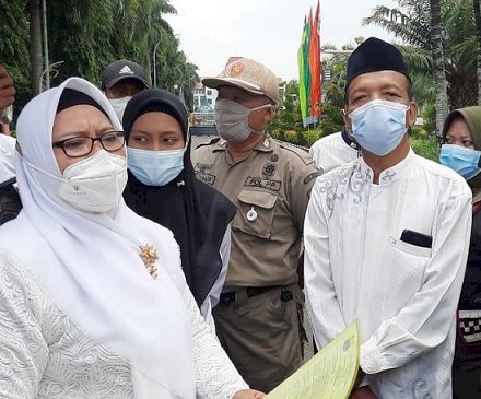 Peringati Hari Perempuan Internasional, PMII Gresik Demo Pemkab dan DPRD