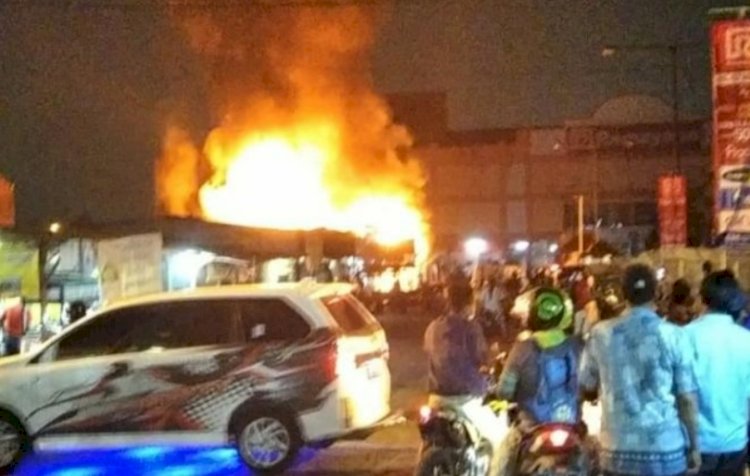 Enam Kios di Sekitar Ramayana Bungurasih Terbakar