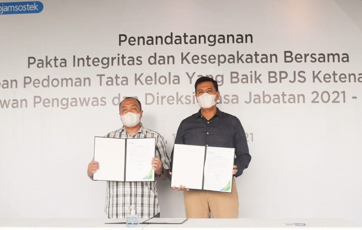 Jajaran Direksi dan Dewas BPJAMSOSTEK Tandatangani Pakta Integritas