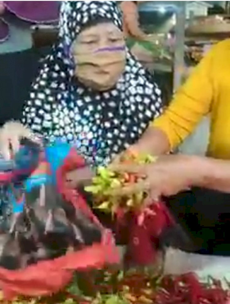 Viral, Seorang Ibu Kepergok Curi Cabai