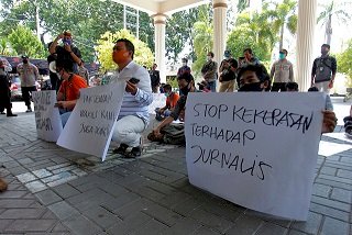 Aksi Solidaritas Kasus Kekerasan Jurnalis Situbondo, Jurnalis Probolinggo Demo