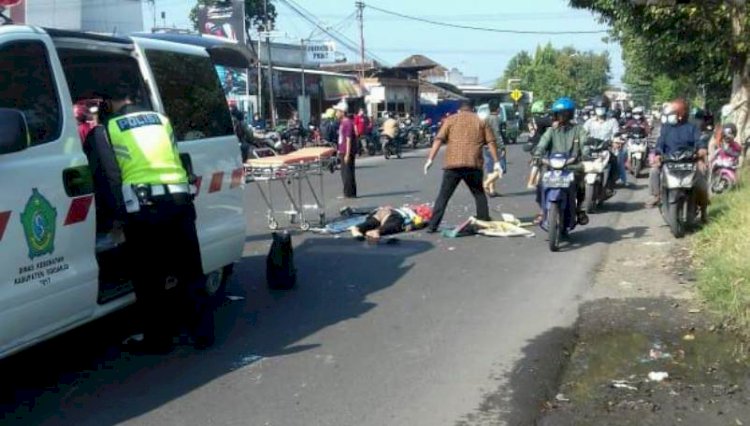 Serempetan di Krian, Pemotor Tewas di Lokasi