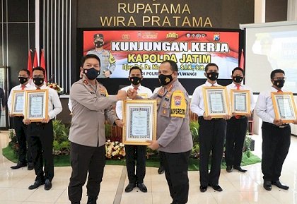 Kapolresta Banyuwangi Raih Penghargaan dari Kapolda Jatim