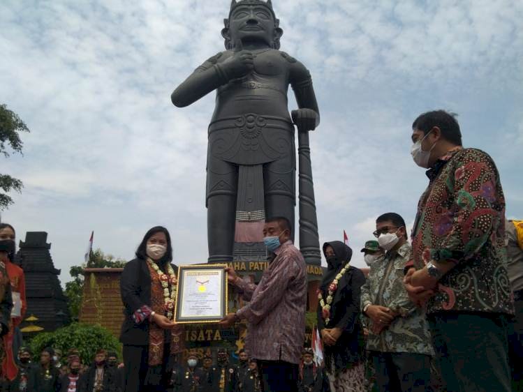 Patung Gajah Mada Raih Penghargaan Muri