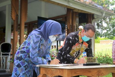 Lakukan MoU, Kembangkan Komoditas Batik dan Beras