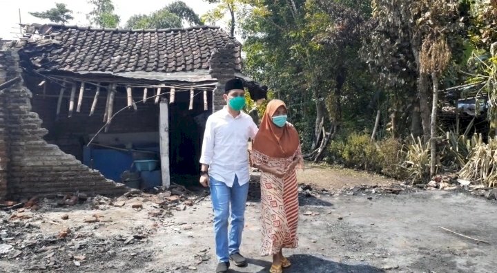 Gus Barra Beri Santunan kepada Korban Kebakaran