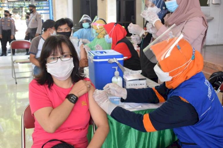 Buruh Sidoarjo Peringati May Day dengan Vaksinasi