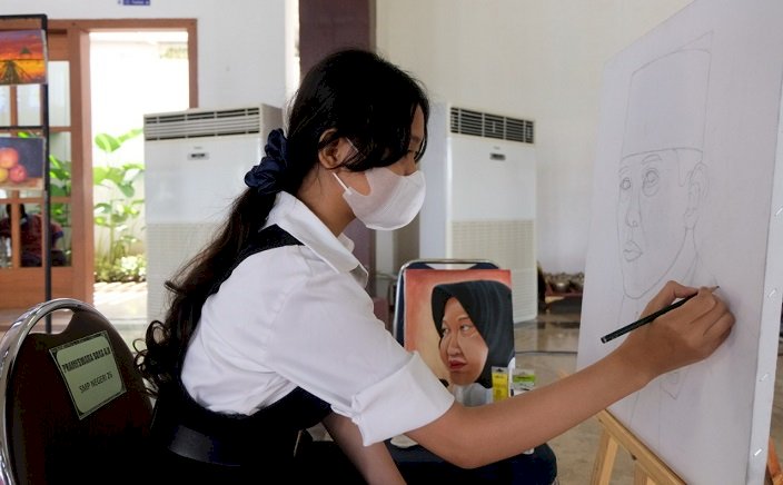 Peringati Hardiknas, Dispendik Surabaya Gelar Kegiatan Melukis on the Spot