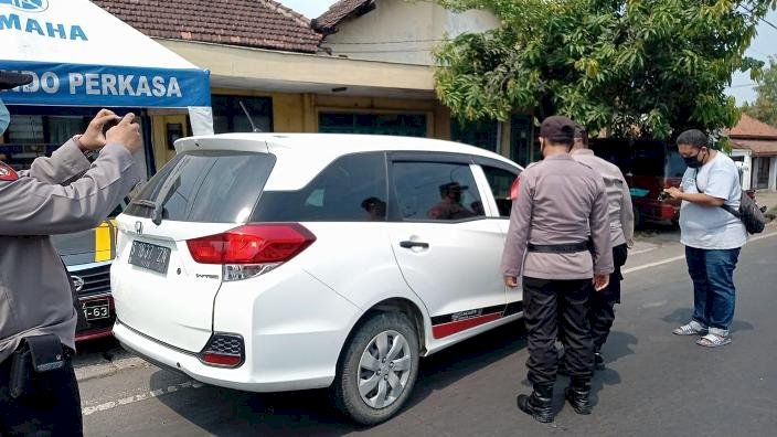 Belasan Kendaraan Harus Putar Balik di Jombang