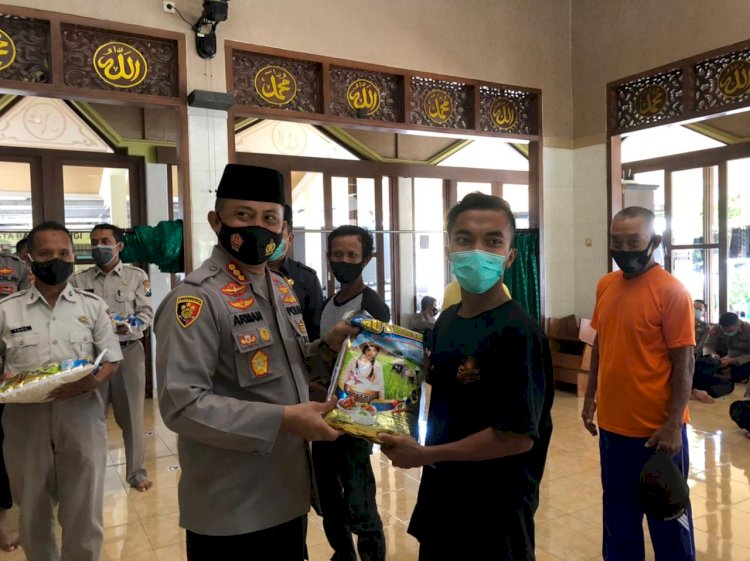 Polresta Banyuwangi Salurkan 1.475 kg Beras Zakat Fitrah