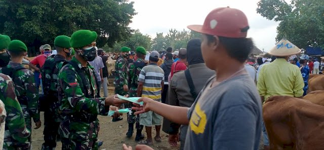 Bagikan Masker Gratis, Dandim 0821 Bagikan Masker Gratis, Harapkan Lumajang Zona Hijau