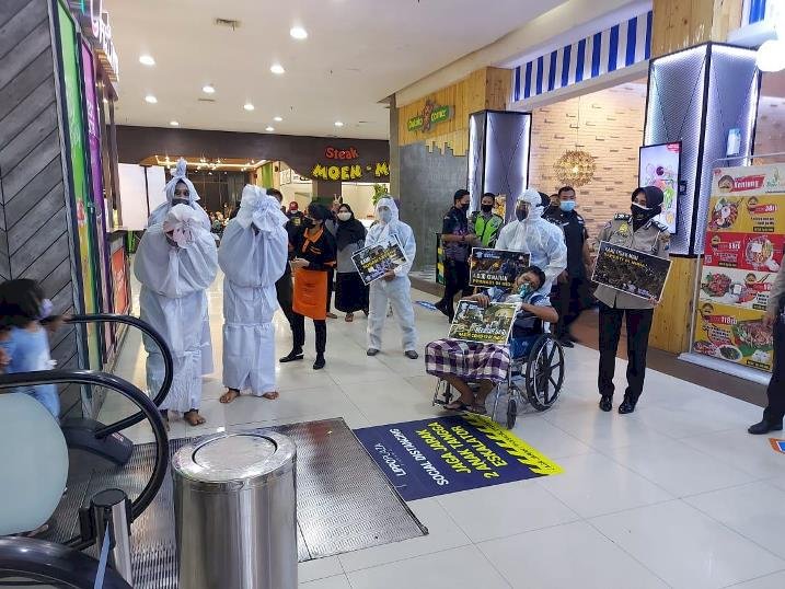 Pocong dan Pasien Covid-19 Bergentayangan di Mal-Mal