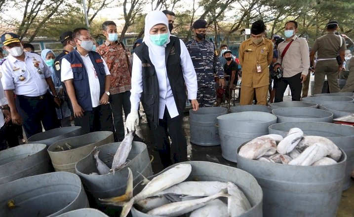 Profesi Nelayan Menjanjikan, Khofifah Minta Utilitas Pelabuhan Mayangan Probolinggo Diperluas