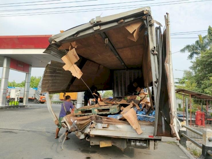 Polisi Masih Selidiki Laka Truk Wing Boks Vs KA