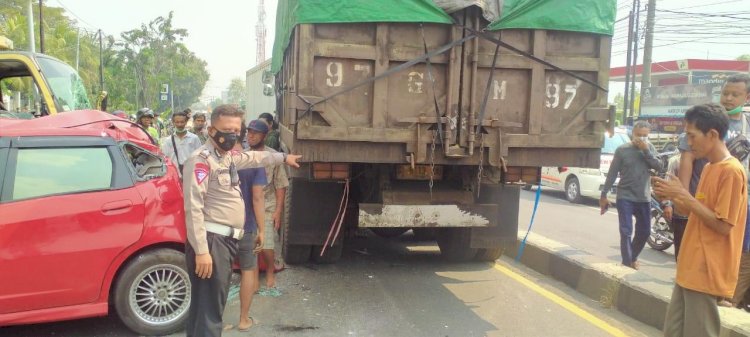 Enam Kendaraan Tabrakan Beruntun di Krian